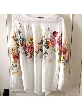 ShallWe novelty print floral butterfly cottagecore T-shirt Size large. EUC